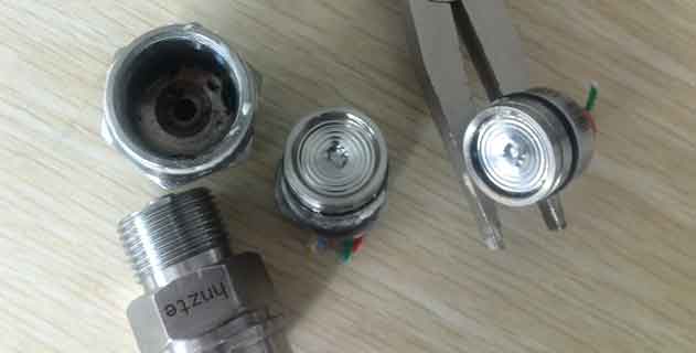 損壞的恒壓供水壓力傳感器實物 損壞的恒壓供水壓力傳感器實物